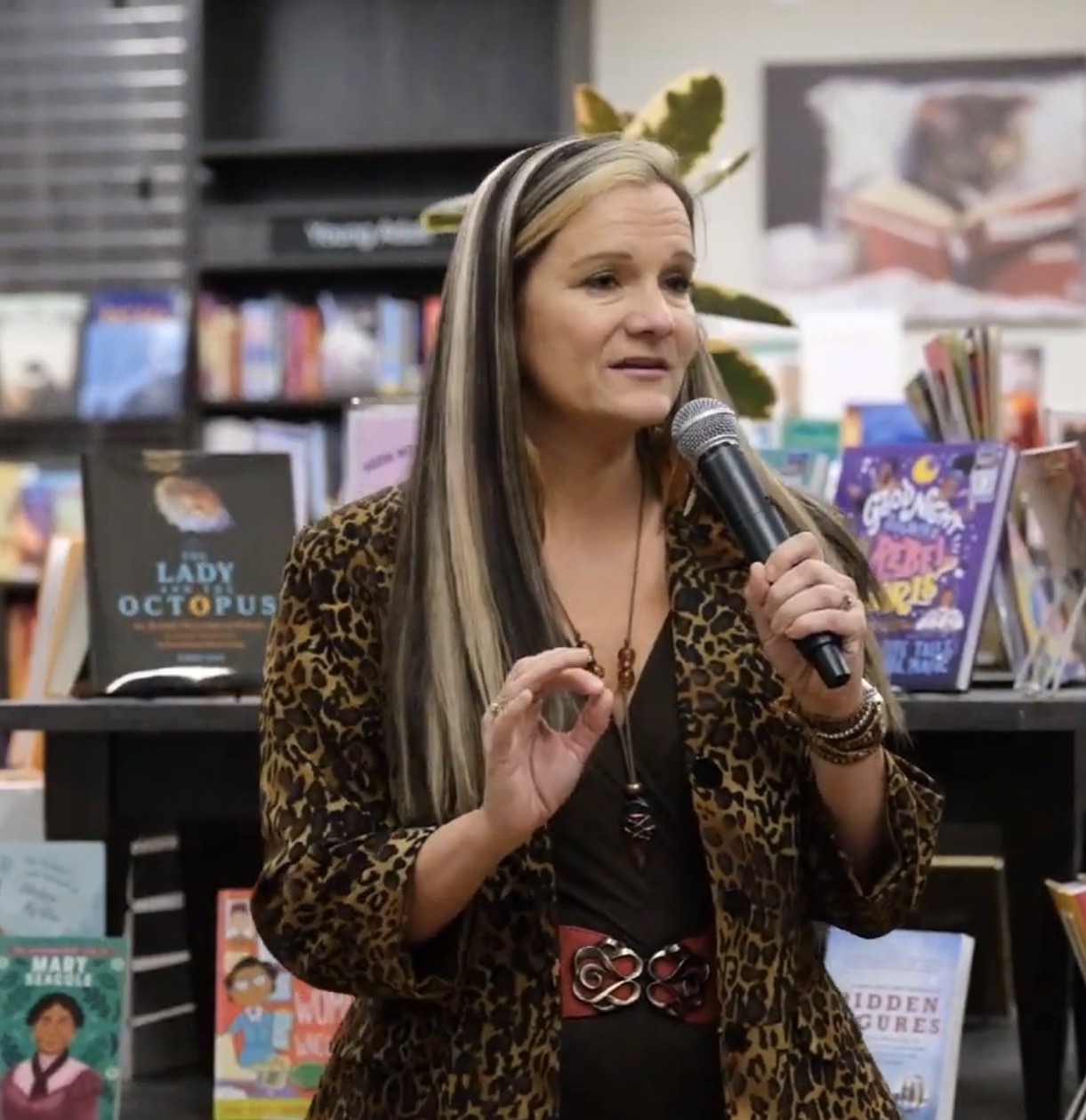 Melanie Stark leading an engaging teacher education workshop